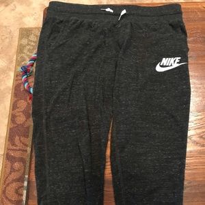 Nike warmup capris size Medium